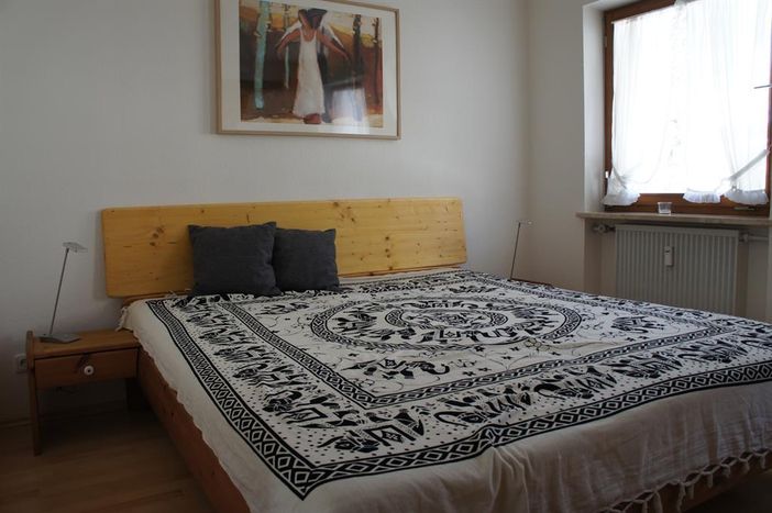 Schlafzimmer mit Doppelbett