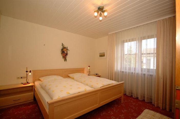 Alpenrose Schlafzimmer1
