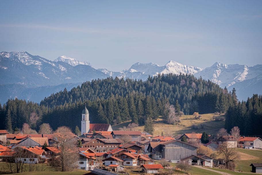 Ortsteil Zell mit vor Bergpanorama.