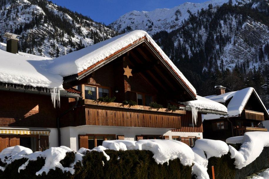 Hausbild Winter