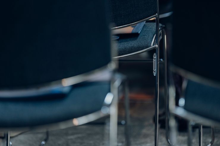 Web_Version-Stühle Dunkel@Allgäu GmbH, Philip Herzhoff