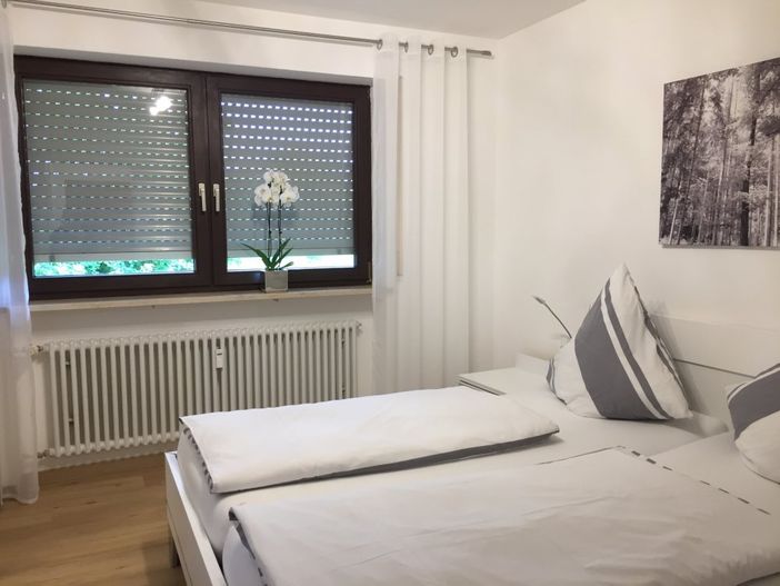 Aussenjalousien gibt es in der gesamten Wohnung.