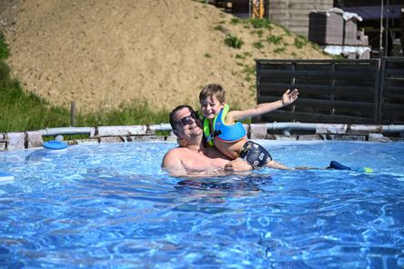Abkühlung im Pool
