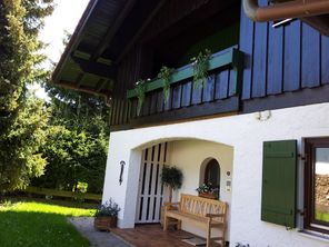 Hauseingang mit Loggia