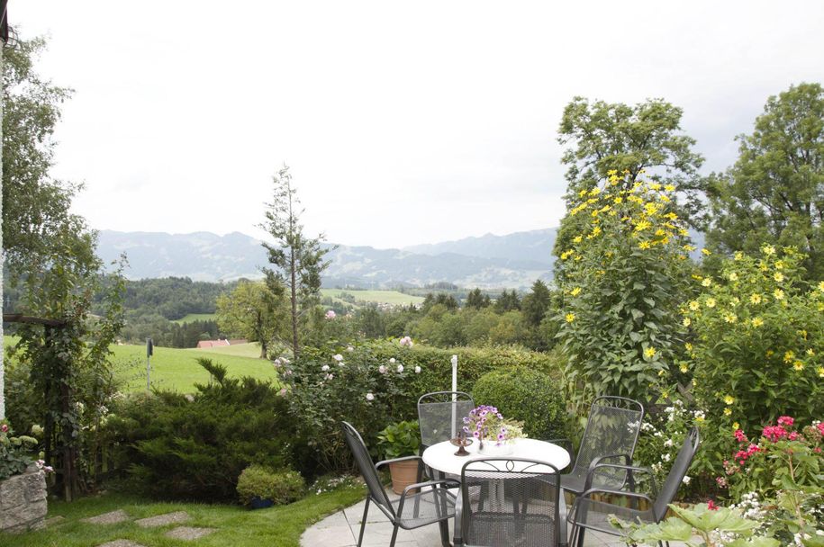 Terasse mit Blick ins Tal