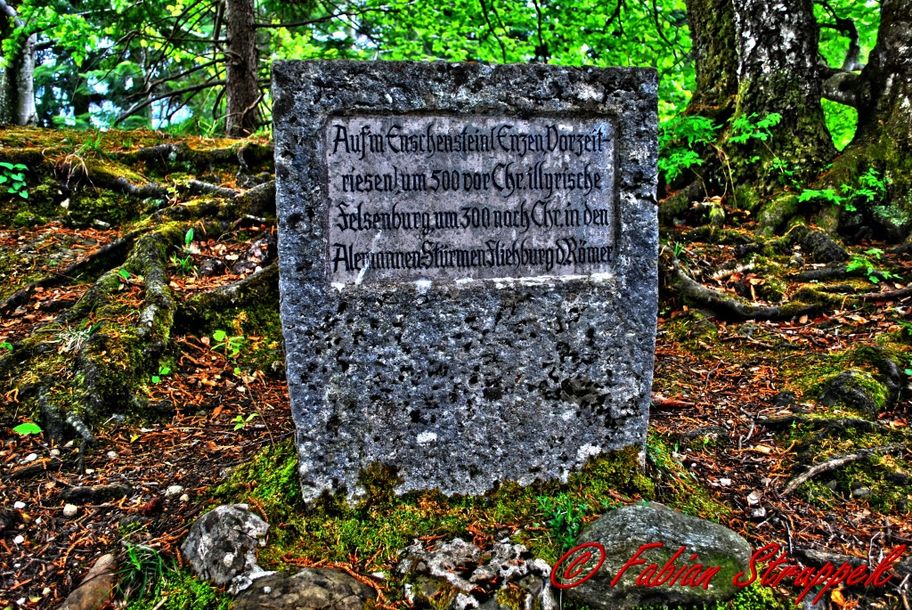 Gedenkstein am Entschenstein.