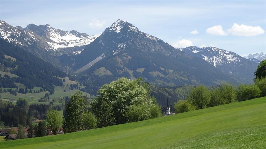 Rubihorn mit Kirche in Fischen