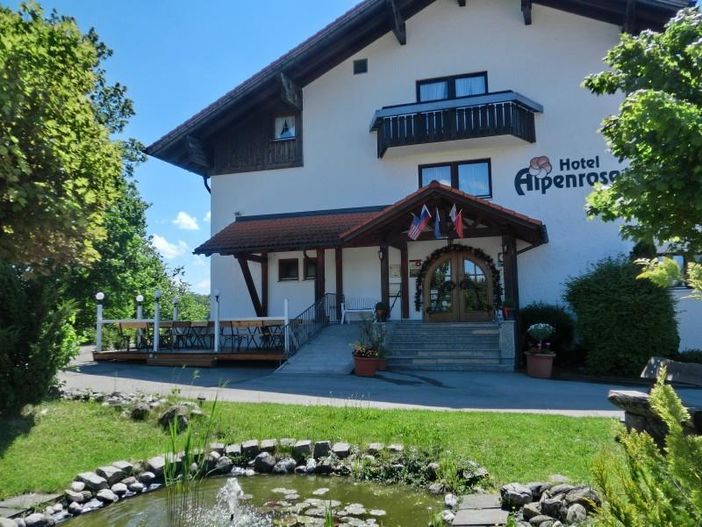 Hotel Alpenrose, Sommer, Eingang