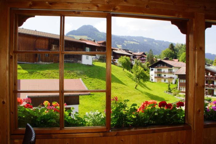 Ausblick von der Veranda aufs Bolsterlanger Horn