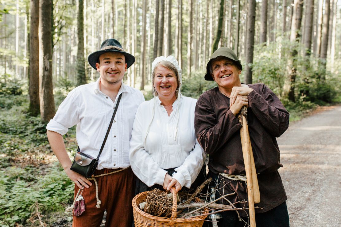 Die Magd mit 2 Bauern