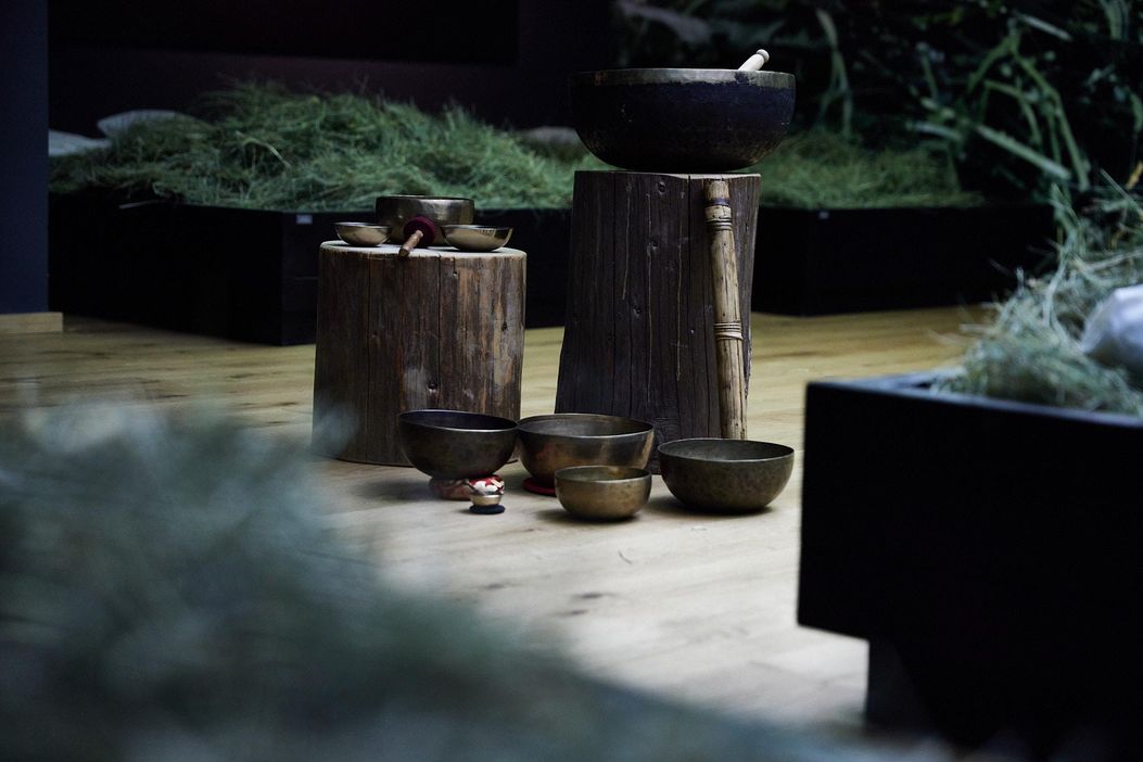 Klangschalenmeditation im Heuruheraum