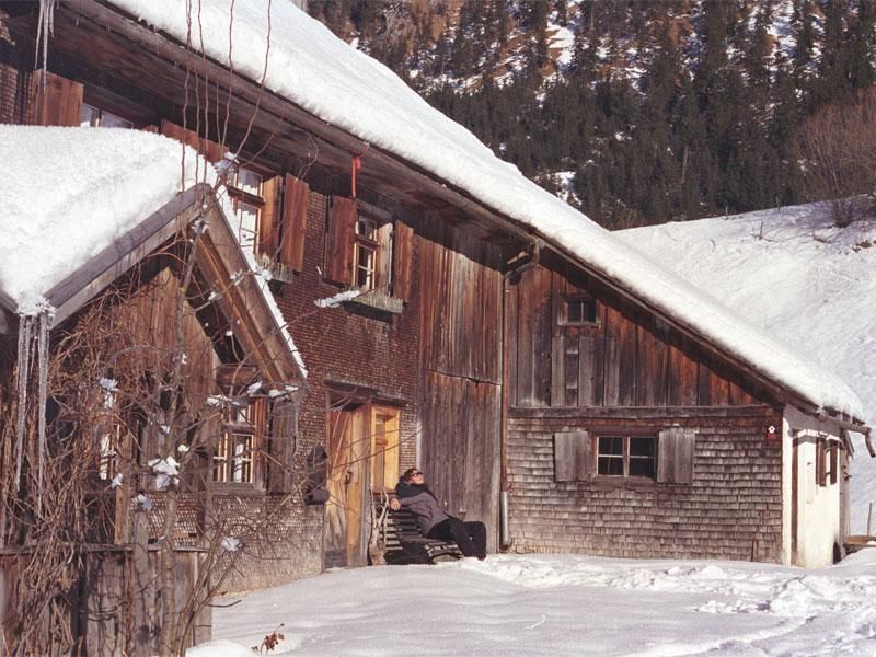 eine kleine Sonnenpause nach dem Skifahren tut