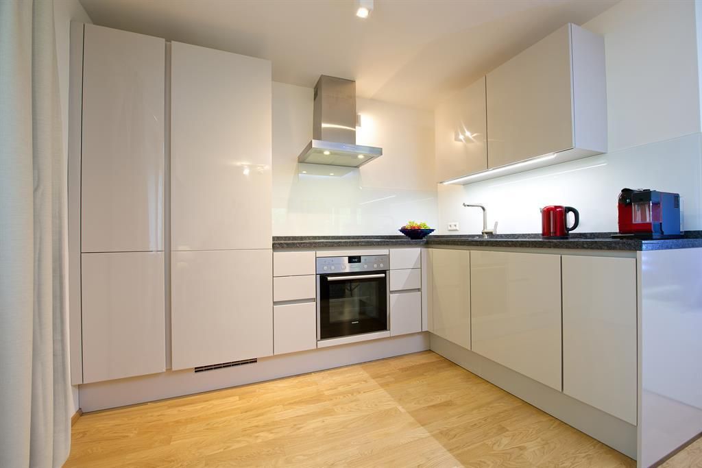 hochwertige Küche mit Granitarbeitsplatte