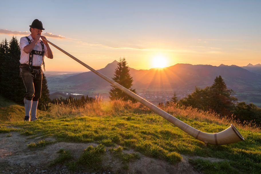 Alphornspieler am Ofterschwanger Horn