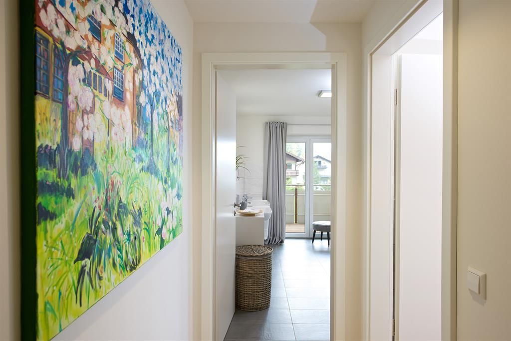 Vorraum zu Gästetoilette und Badezimmer