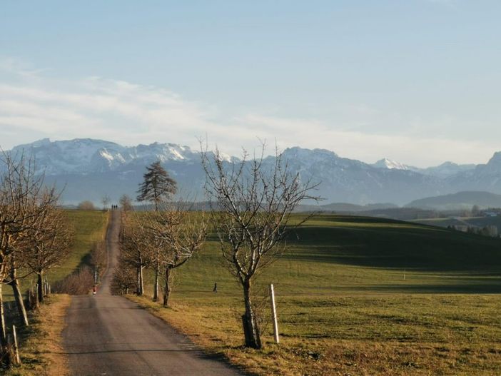 Wanderweg mit Bergblick