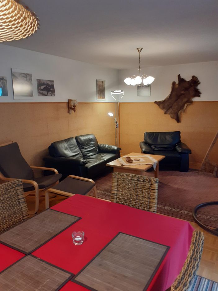 Wohnzimmer mit Eßplatz