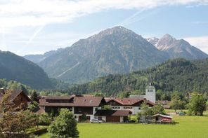 Haus in der Sonne Aussicht Richtung BadOberdorf