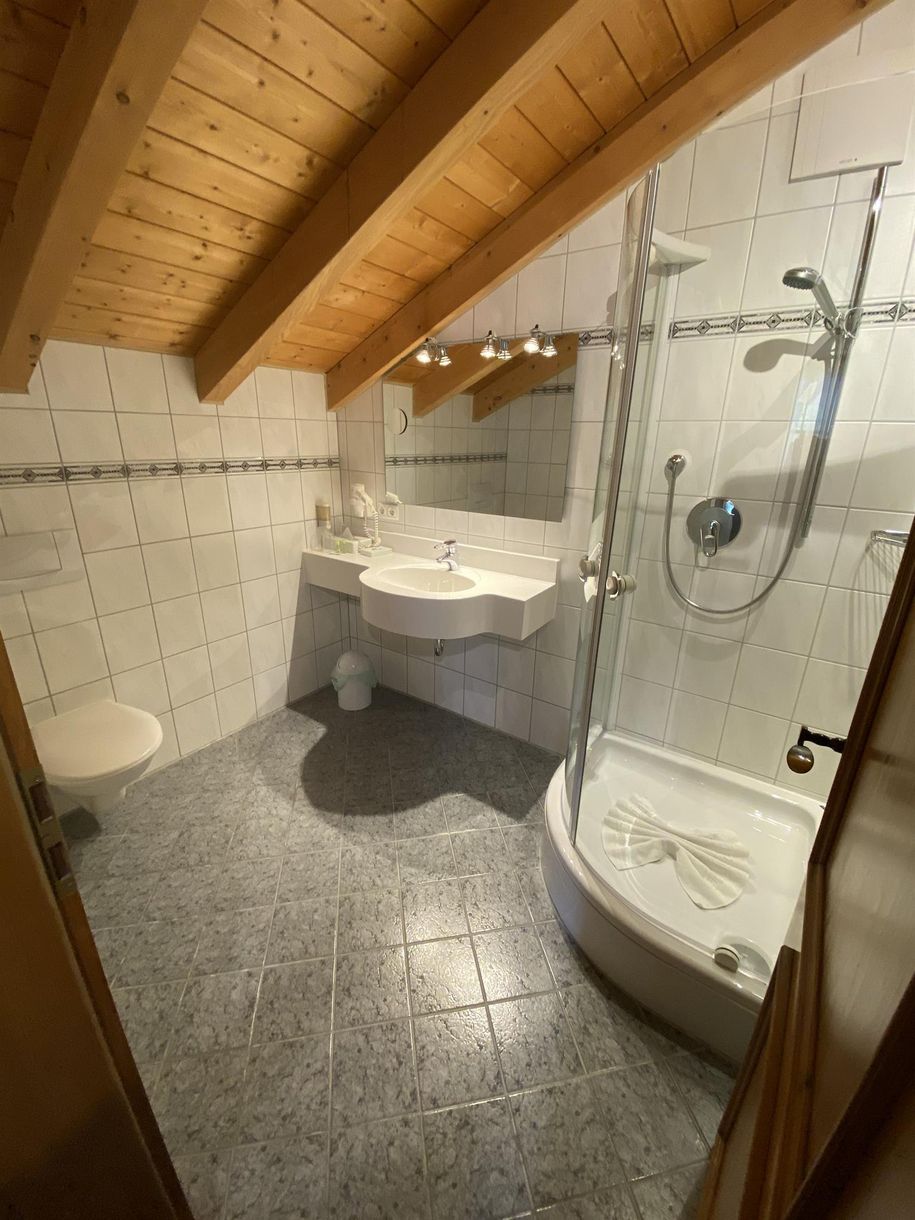 Zimmer 15 Bad