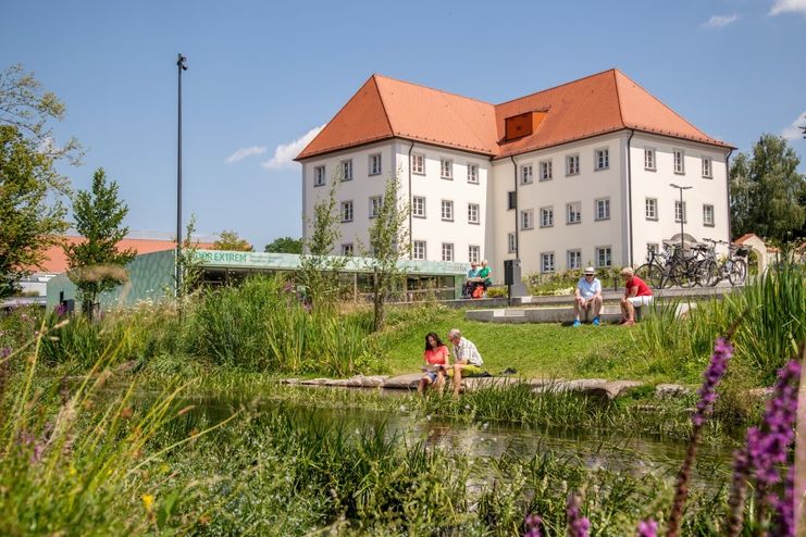 Ehemaliges Kloster Maria Rosengarten mit Rastplatz an der Aach