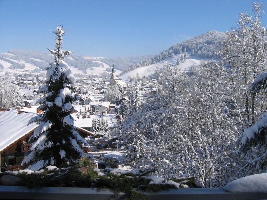 Romatischer Blick im Schnee vom Balkon