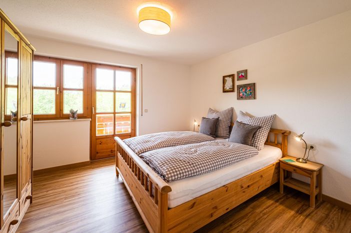 Fiini: Schlafzimmer mit Balkon