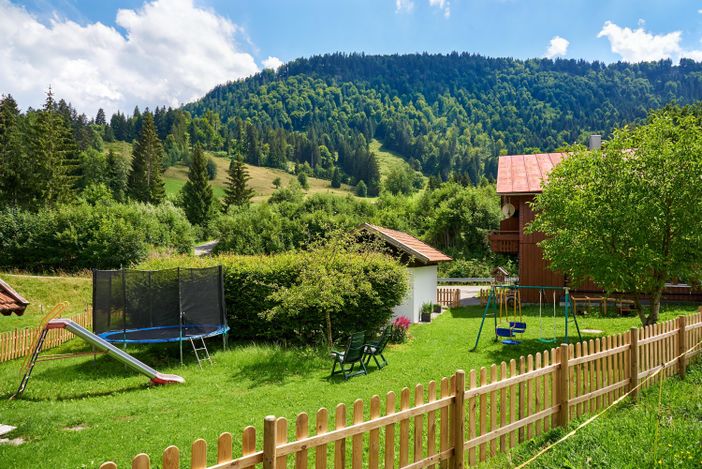 Garten und Spielplatz 1