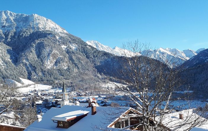 Panoramablick vom Südbalkon über Bad Hindelang