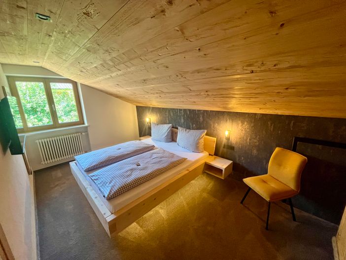Schlafzimmer 2 Zirbe 2.OG