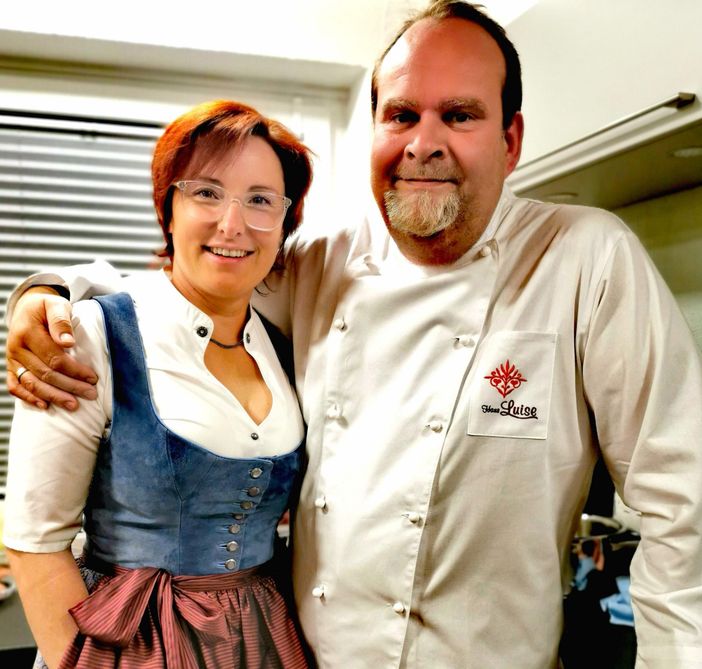 Wir, Eure Gastgeber