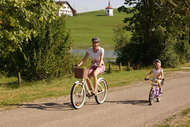 Radltour um den Bannwaldsee, Radler am Hegratsriedsee