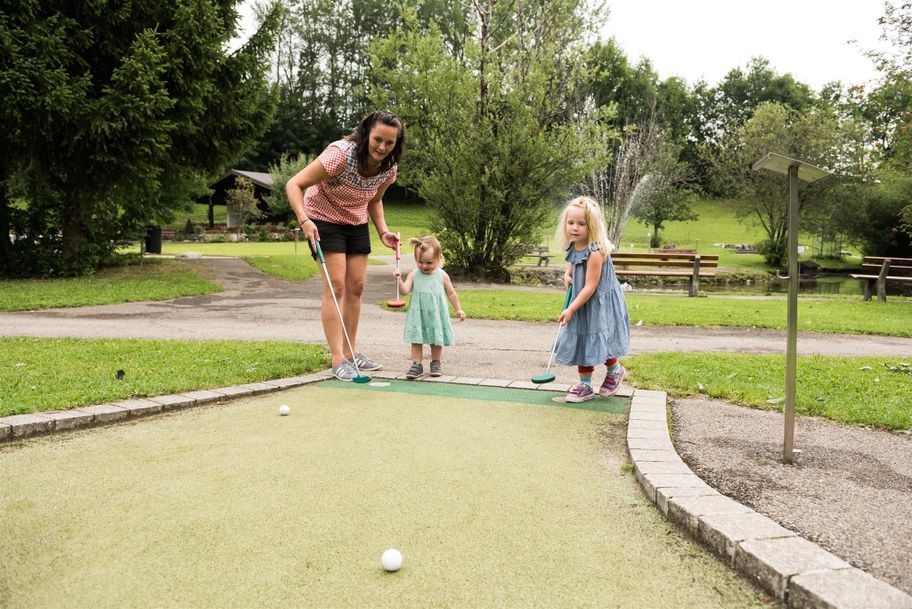 Mit der ganzen Familie in Obermaiselstein Minigolf