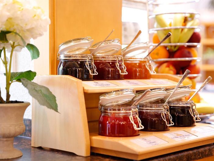 marmeladenauswahl-fruehstuecksbuffet-hotel-neurave