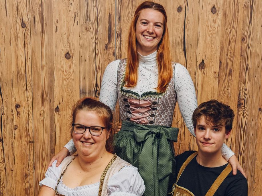Die drei Pretscher  Kinder  und fleißige Helfer wo sie gebraucht werden