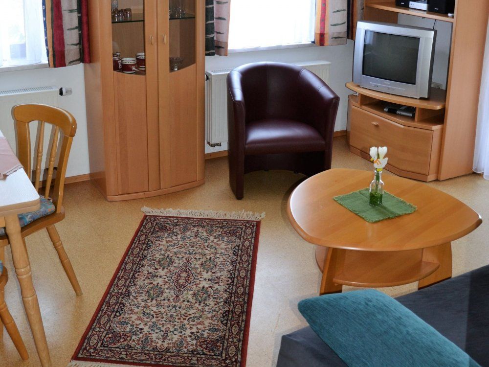 Schmutterwiese Wohnzimmer mit Südbalkon