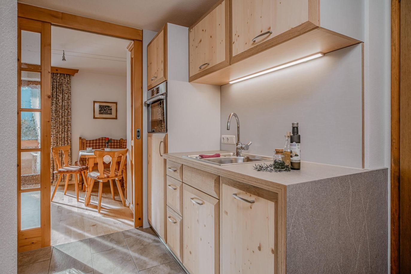 K-69102_FeWo-Braendle-Kueche_6572_©Tanner-Werbung