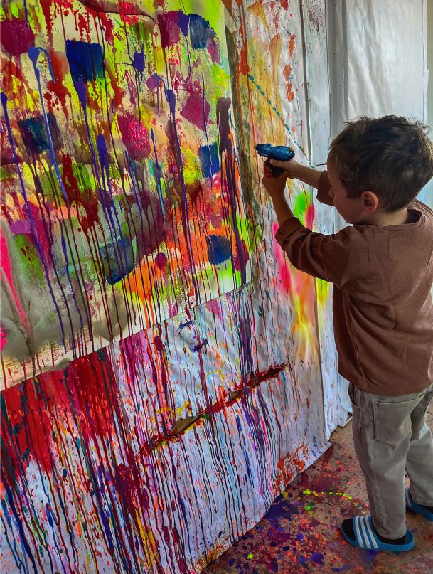 Actionpainting Junge