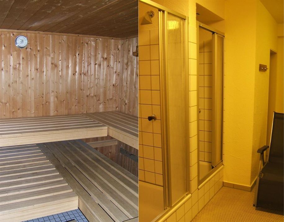 Sauna mit Duschen
