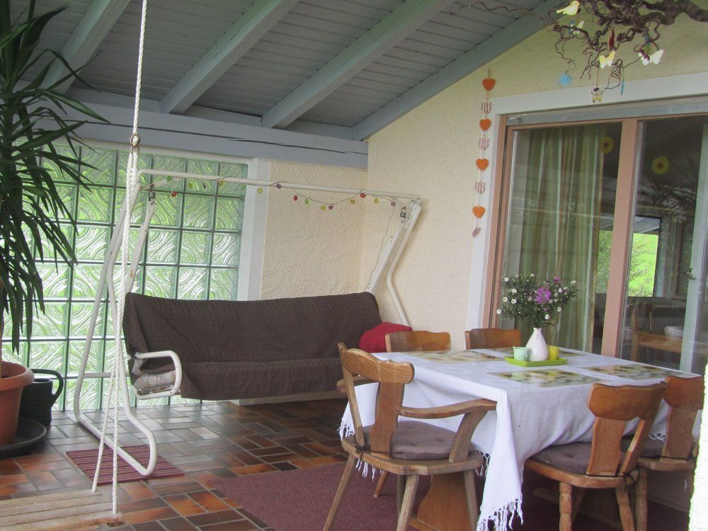 berdachterbalkonmitsitzplatz