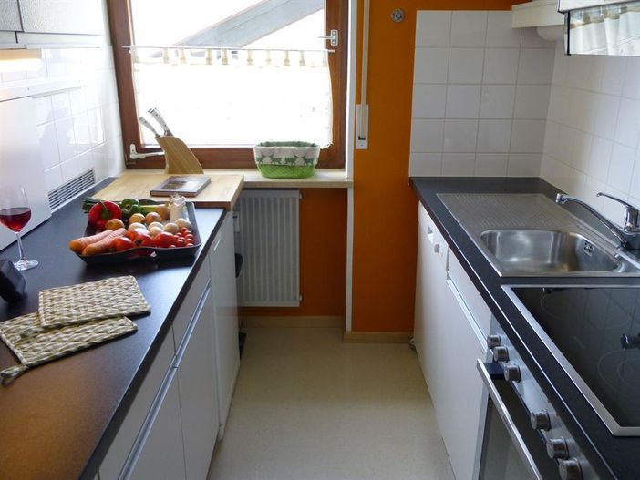 sehr gut ausgestattete Küche