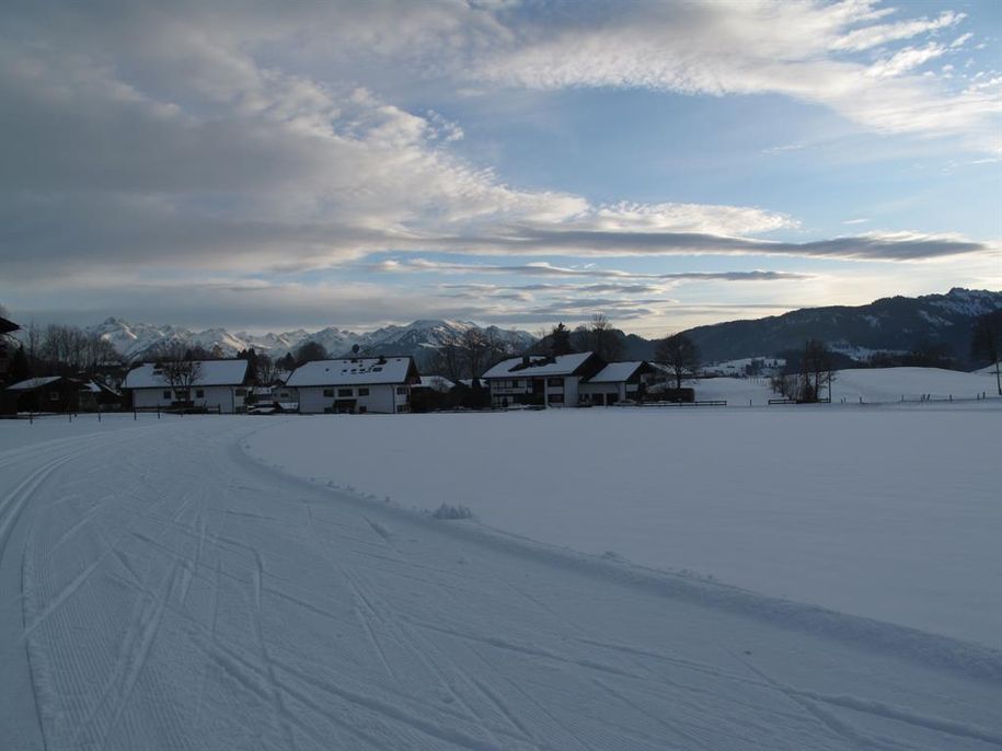 Loipe, rechts unser Haus