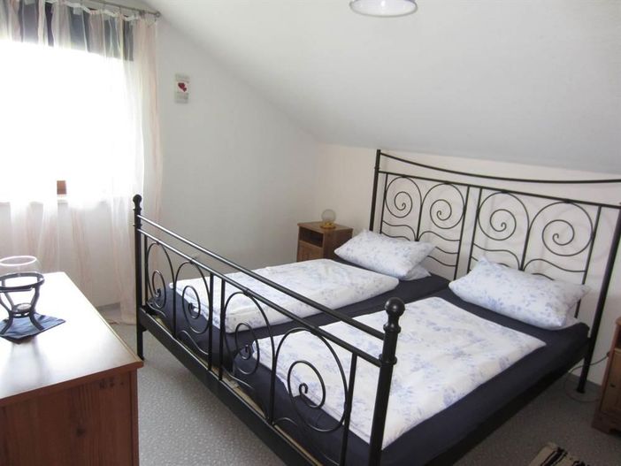 Ferienwohnung Bröll - Schlafzimmer