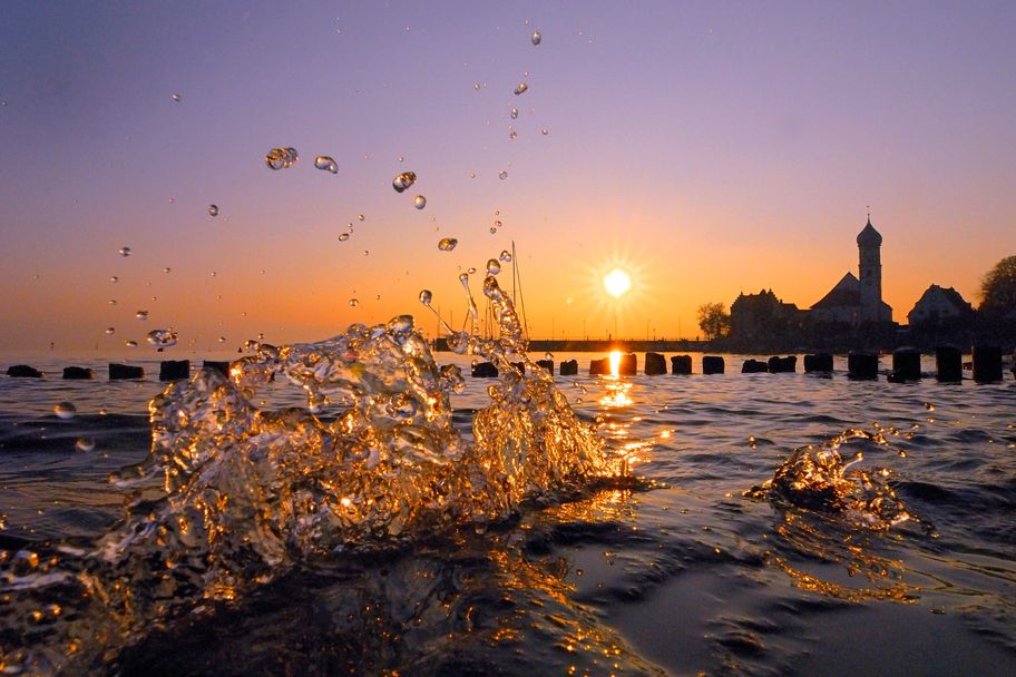 Abenddämmerung in Wasserburg am Bodensee