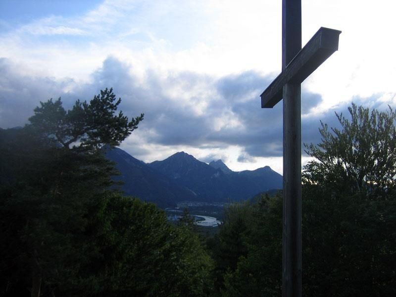 Oberhalb des Schwansees auf dem Alpenrosenweg