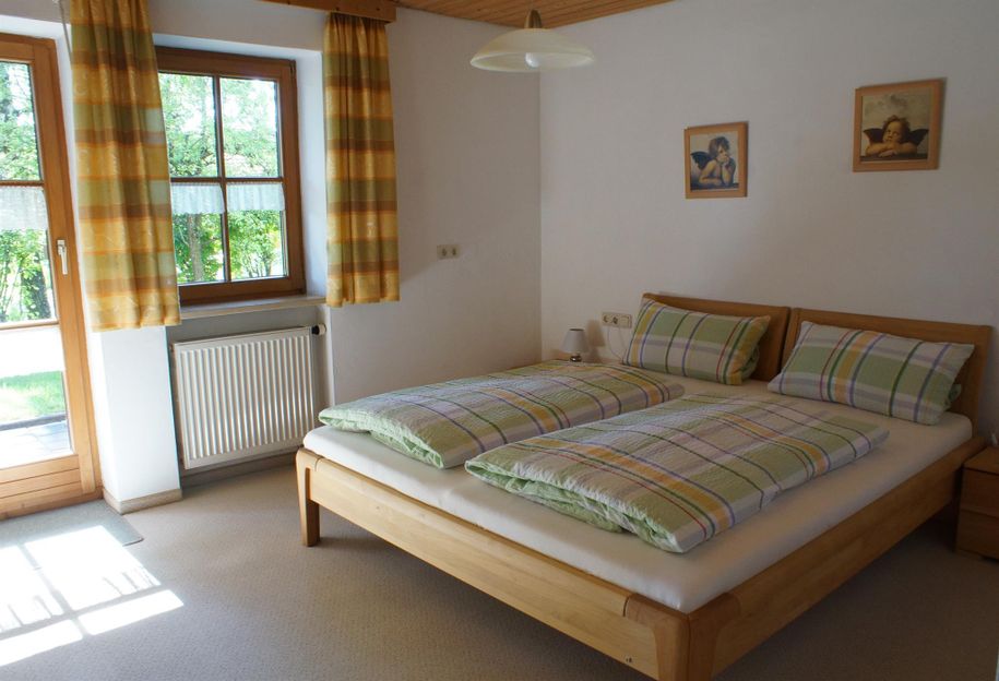 Schlafzimmer 1