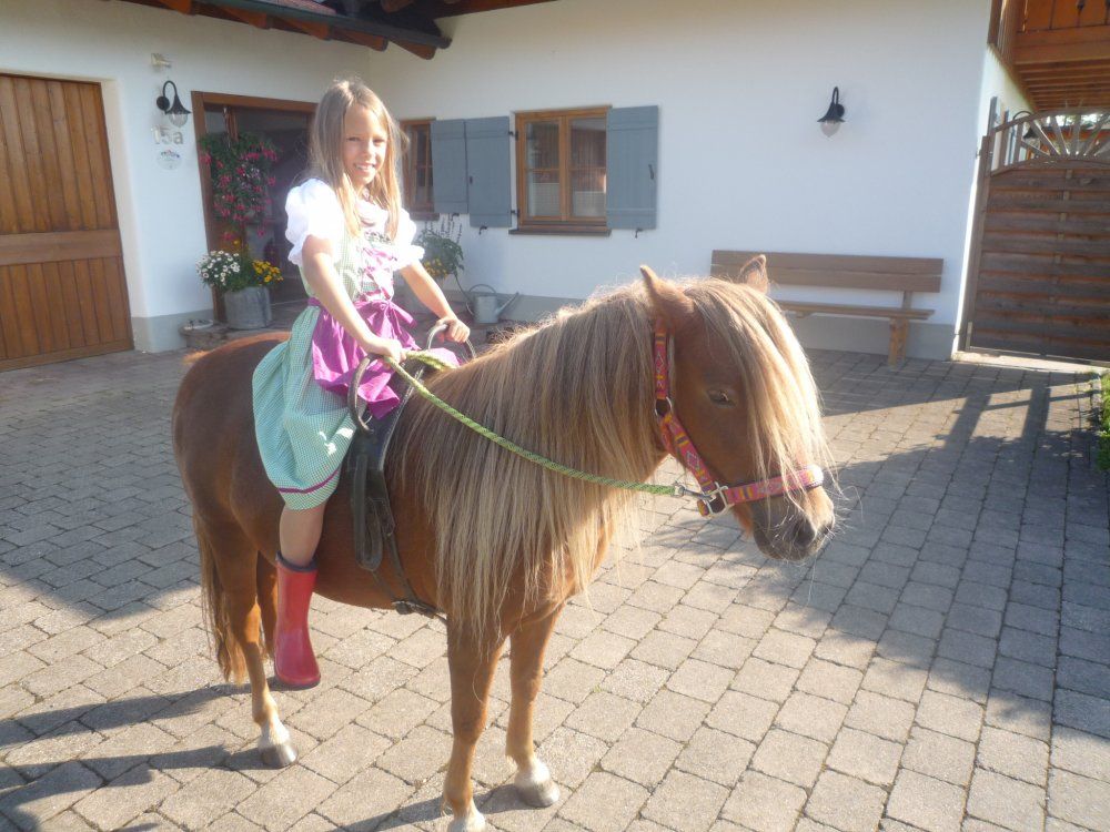 Lisi und Kinder- Herzen strahlen