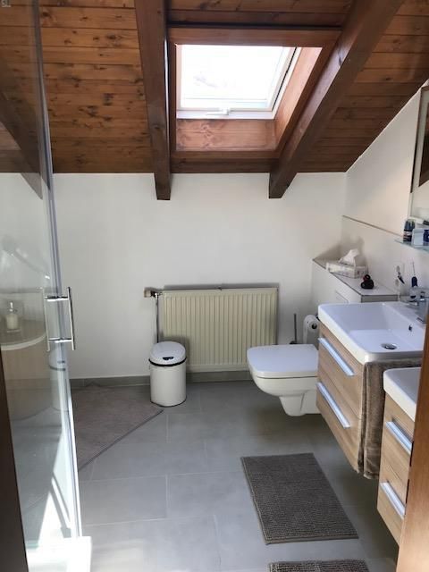 Bad mit Dusche/WC/2 Waschbecken