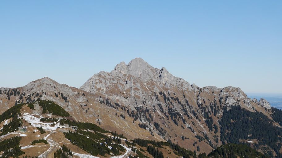 Blick von der Gaichtspitze auf den Hahnenkamm