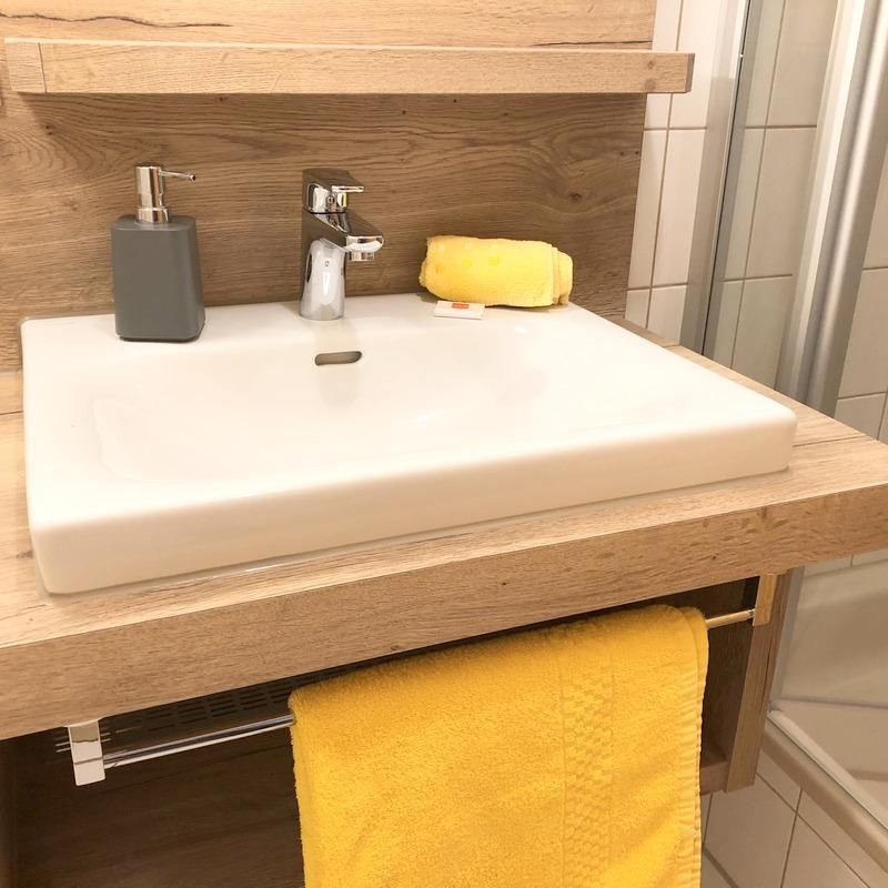 Neues Bad mit WC, Dusche, Waschbecken WG Nebelhorn