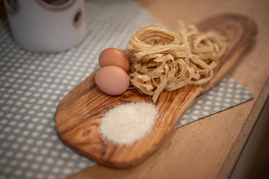 Selbstgemachte Nudeln aus den Eiern vom Hof